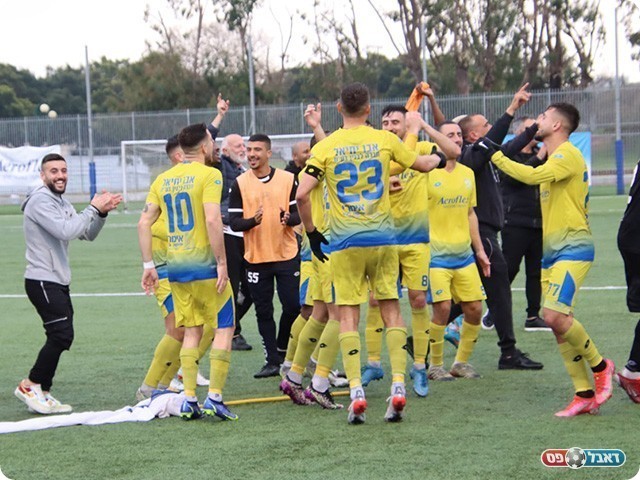 חגיגה צהובה בסיום (בן מלניק)